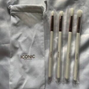Iconic London 4 pc Brush Set & Drawstring Bag Caught‎ My Eye Brush Set

A